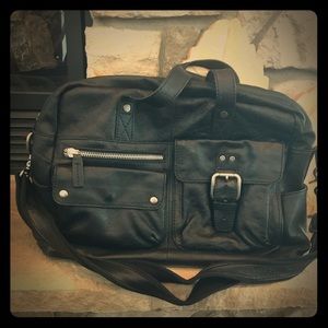 **REPOSH**Fossil Black Bag-Laptop Messenger